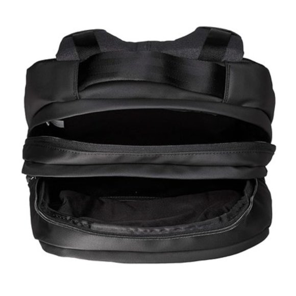 NEW Incase City Black Backpack for MacBook 17'' / iPad 360 Impact - Picture 3 of 13